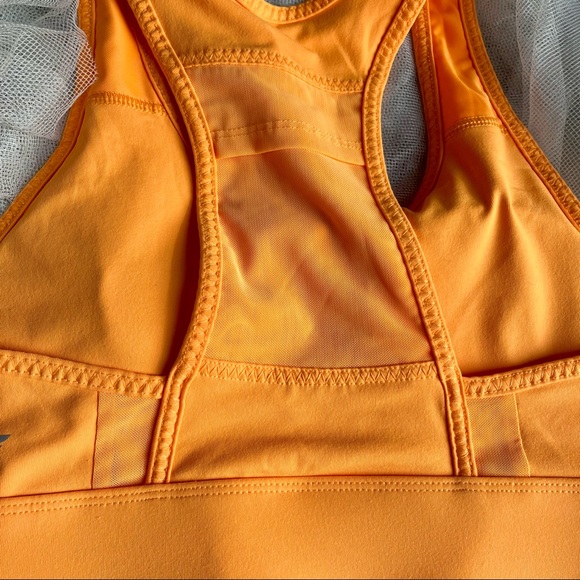 On-the-Go Medium-Impact Sports Bra - Picture 4 of 4